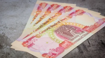 هبوط جديد.. سعر صرف الدينار العراقي مقابل الدولار في إغلاق اليوم بالمحافظات